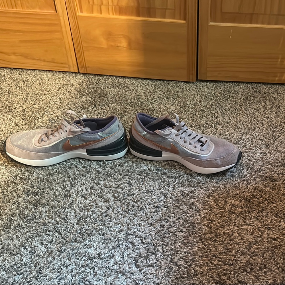 Girls Nike Shoes size 6.5 in purple and gold
